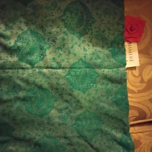 Sofia Cashmere Wrap/Scarf NWTS - Picture 12 of 13